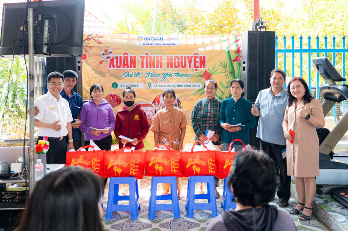 Khi mùa xuân được tạo nên từ ý thức sẻ chia của Khoa Tài chính - Thương mại 13WIN13 79