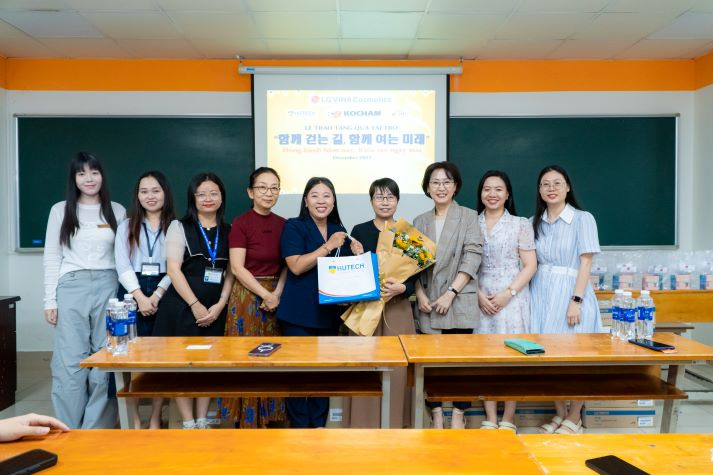 Đồng hành cùng ước mơ: KOCHAM trao quà khích lệ tinh thần Tải app 13Win Khoa Hàn Quốc học 48
