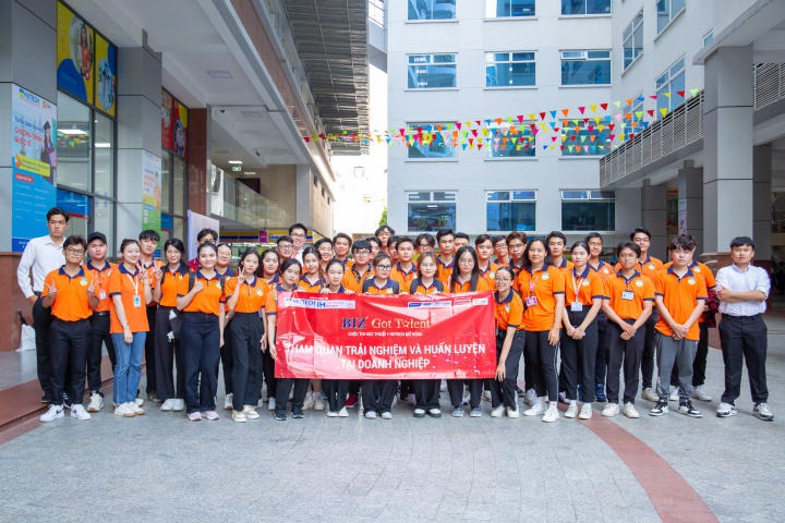 Top 50 BIZ Got Talent 2023 contestants visit Vinhome Grand Park and learn about real estate. 12