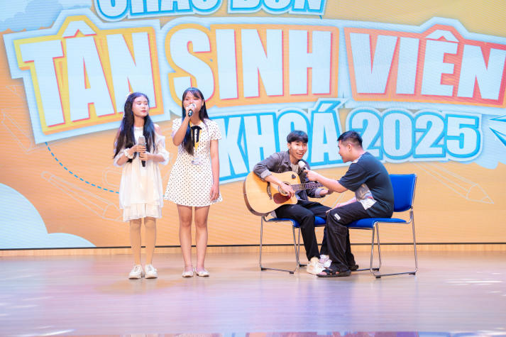 Khoa Khoa học Xã hội và Quan hệ Công chúng thắp lửa đam mê, chào đón thế hệ tân Tải app 13Win năng động và sáng tạo 76