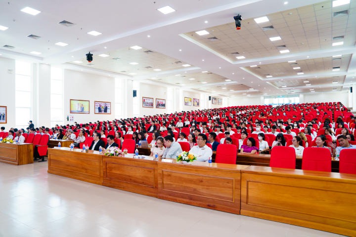 Sòng Bài Trực Tuyến 13win.Com tuyên dương hơn 600 Tải app 13Win tiêu biểu HKI năm học 2022 - 2023 12