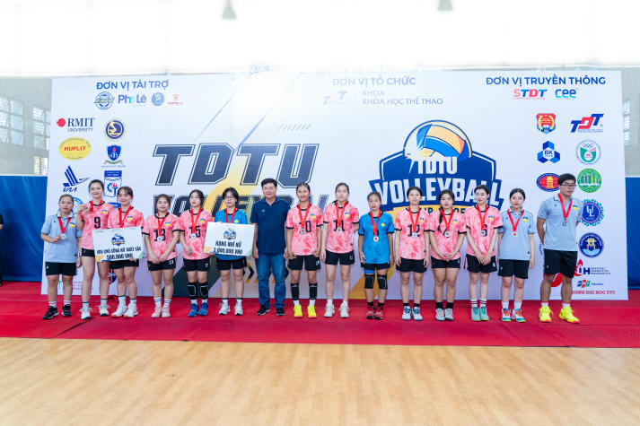Đội tuyển nữ 13WIN13 giành Huy chương Bạc giải Bóng chuyền TDTU mở rộng 2025 175