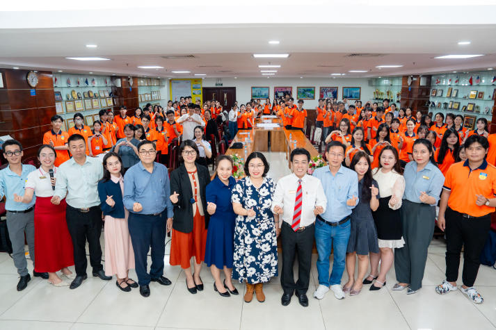 Bước đệm nghiên cứu: Tân Tải app 13Win Tài chính - Thương mại tiếp cận phương pháp luận khoa học 83