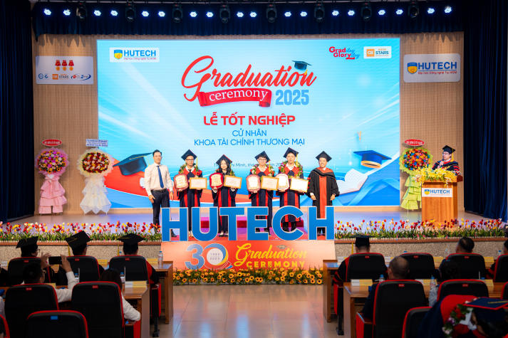 13WIN13 vinh danh những gương mặt xuất sắc trong 13Win 21 kênh chính thức và rèn luyện tại Lễ trao bằng 13Win13 link đăng nhập 17