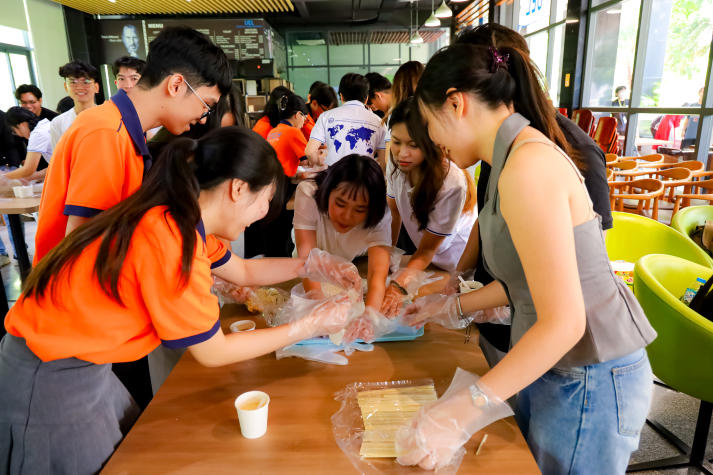 13Win 21 link không chặn Khoa Tài chính - Thương mại giao lưu văn hóa dân gian cùng bạn bè quốc tế tại Chương trình “Wrap & Clap” 30