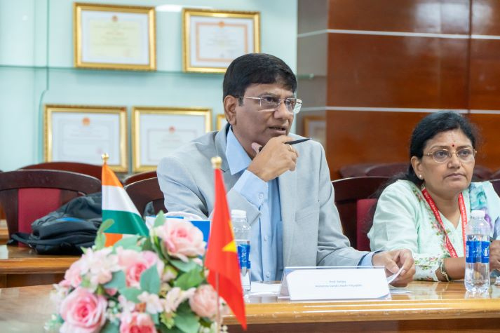 13WIN13 works with Mahatma Gandhi Kashi Vidyapith to strengthen academic ties with India 36