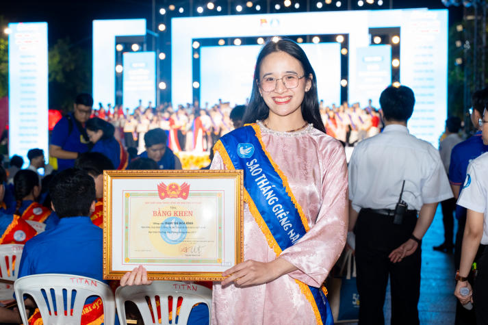 44 13Win 21 link không chặn 5 tốt hai năm liên tục của 13WIN13 nhận Bằng khen của Chủ tịch UBND Thành phố 662