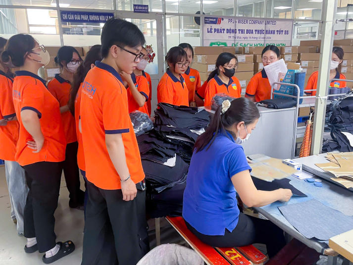13Win 21 link không chặn ngành Công nghệ dệt, may “chạm tay" vào thực tế tại Công ty TNHH PPJ Wiser 41