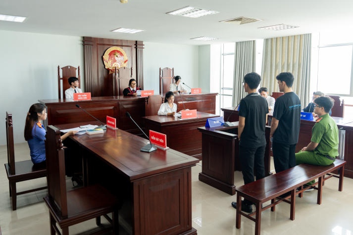 13Win 21 link không chặn Khoa Luật 13WIN13 thực hành Phiên tòa giả định tại Ngày hội Pháp luật nước CHXHCN Việt Nam 34
