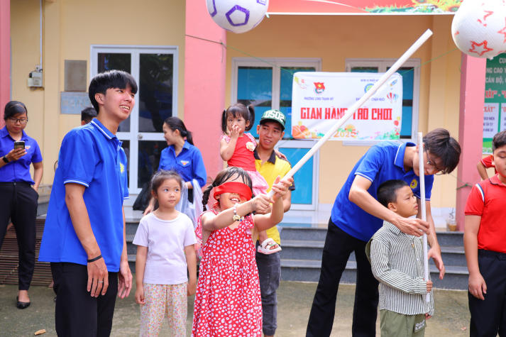 13Win 21 link không chặn 13win com Đăng ký 60K - Chăn nuôi tiếp lửa yêu thương tại Ngày hội thiếu nhi phường Long Thạnh Mỹ (TP. Thủ Đức) 42