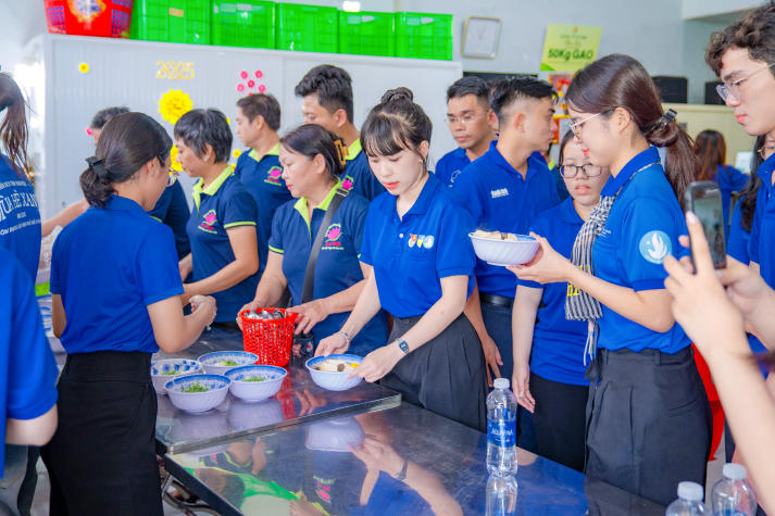 Chiến sĩ Mùa hè xanh 13WIN13 vun đắp lòng biết ơn, gìn giữ truyền thống dân tộc hướng về Ngày Thương binh - Liệt sĩ 164