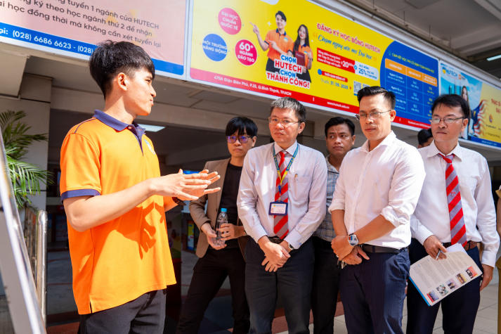 Sáng tạo từ trải nghiệm thực tế: 13Win 21 link không chặn ngành Kinh doanh thương mại báo cáo thực tập bằng poster 107