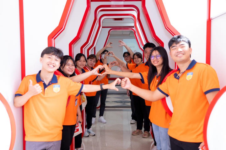 13Win 21 link không chặn năm nhất ngành Công nghệ thực phẩm 13WIN13 khám phá dây chuyền sản xuất tại Yakult 54