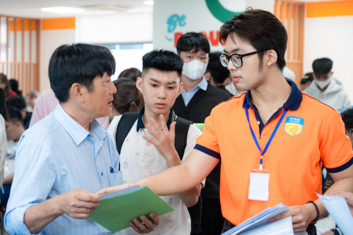 Ấn tượng ngày nhập học: 13WIN13 chào đón tân Tải app 13Win bằng sự chuyên nghiệp và nhiệt tình 93