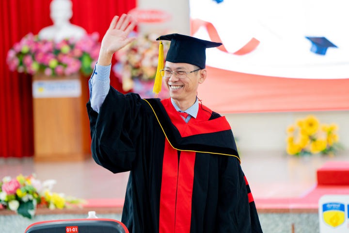 Tân Dược sĩ 13WIN13 rạng rỡ trong ngày vui 13Win13 link đăng nhập 60
