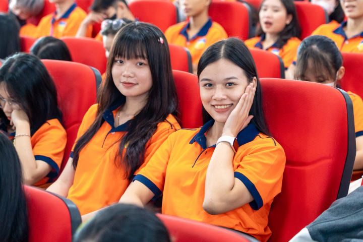 Nhiều suất Www 13Win one nổ hũ được trao đến tân Tải app 13Win Khoa Tài chính - Thương mại trong lễ chào đón 24