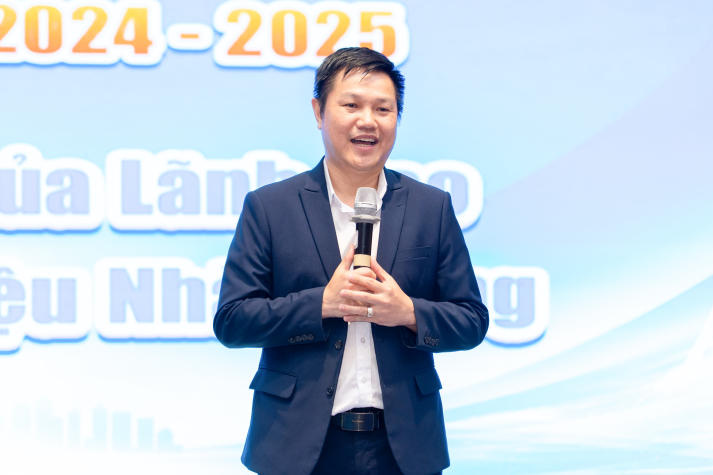 Nhiều kỳ vọng từ Hội nghị tổng kết và phát động phong trào Tải app 13Win năm học 2025-2026 của Khoa Marketing - Kinh doanh quốc tế 21