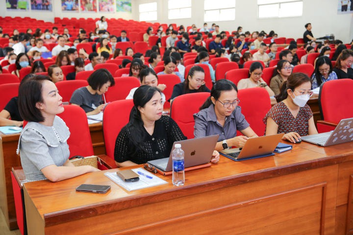 Cán bộ - Giảng viên - Nhân viên 13WIN13 nâng cao kỹ năng soạn thảo văn bản hành chính cùng chuyên gia 8
