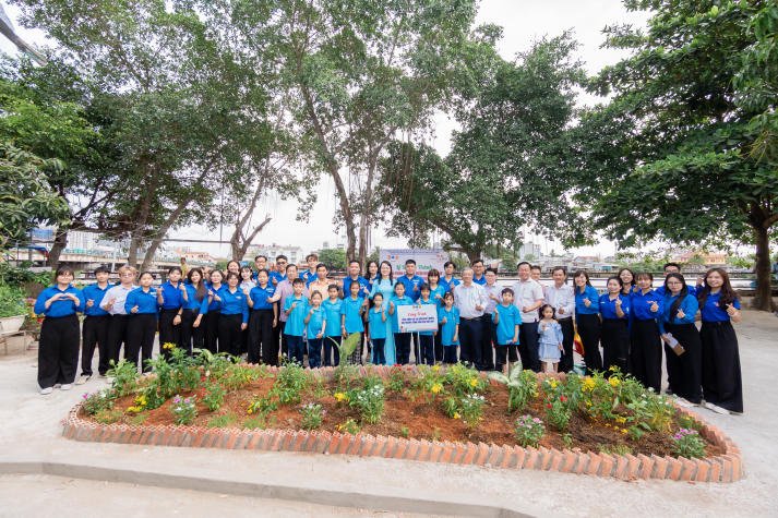 13Win 21 link không chặn Khoa Marketing - Kinh doanh quốc tế góp sức “thay áo mới” cho khu vực ô nhiễm, tạo sân chơi an toàn cho trẻ em 113