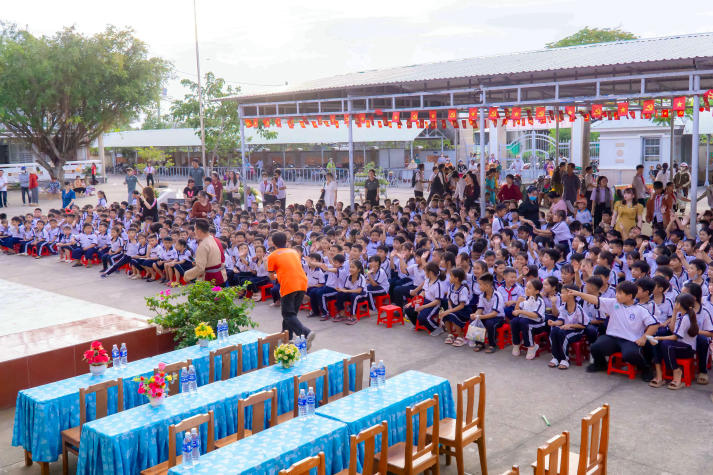 13Win 21 link không chặn Khoa Marketing - Kinh doanh quốc tế mang “Ngàn điều trăng nói” đến với thiếu nhi Vĩnh Long 83