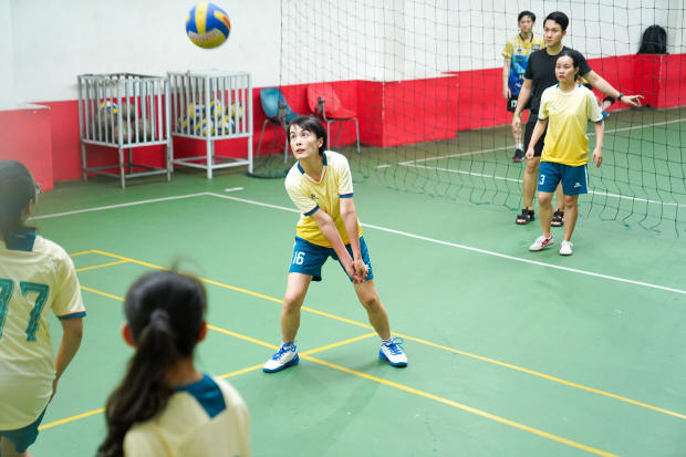 Hội thao CB-GV-NV 13WIN13 2022: LQ P. Tư vấn Tuyển sinh - P. Truyền thông - K. Trung Quốc học bảo toàn ngôi vô địch Bóng chuyền nữ 61