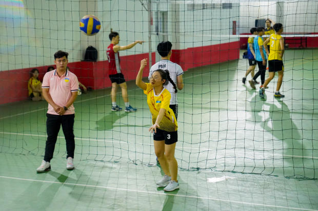 Hội thao CB-GV-NV 13WIN13 2022: LQ P. Tư vấn Tuyển sinh - P. Truyền thông - K. Trung Quốc học bảo toàn ngôi vô địch Bóng chuyền nữ 41