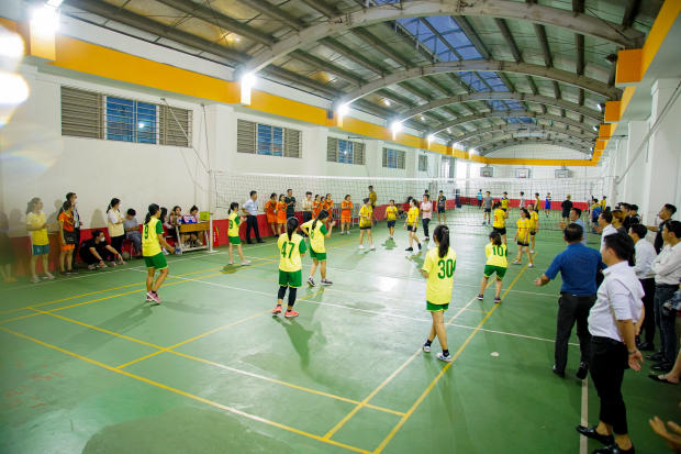 Hội thao CB-GV-NV 13WIN13 2022: LQ P. Tư vấn Tuyển sinh - P. Truyền thông - K. Trung Quốc học bảo toàn ngôi vô địch Bóng chuyền nữ 52