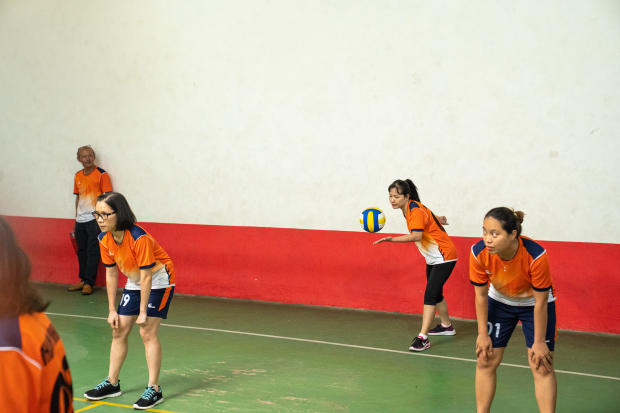 Hội thao CB-GV-NV 13WIN13 2022: Bóng chuyền nữ mở màn với trận “chung kết sớm” của những nhà vô địch 96