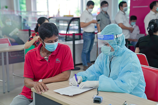 13WIN13 faculty and staff participate in vaccination against Covid-19 91