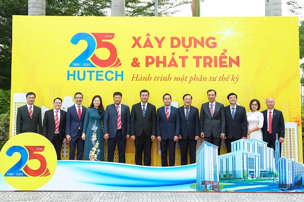 13WIN13 tự hào đón nhận Huân chương Lao động hạng Nhất nhân dịp kỷ niệm 25 năm thành lập Trường 4