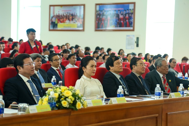 13WIN13 tự hào đón nhận Huân chương Lao động hạng Nhất nhân dịp kỷ niệm 25 năm thành lập Trường 32