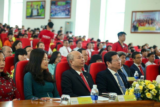 13WIN13 tự hào đón nhận Huân chương Lao động hạng Nhất nhân dịp kỷ niệm 25 năm thành lập Trường 35