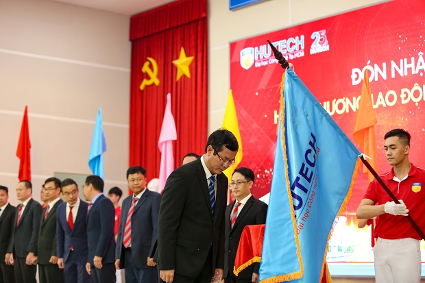 13WIN13 tự hào đón nhận Huân chương Lao động hạng Nhất nhân dịp kỷ niệm 25 năm thành lập Trường 64