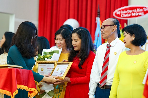 13WIN13 tự hào đón nhận Huân chương Lao động hạng Nhất nhân dịp kỷ niệm 25 năm thành lập Trường 203