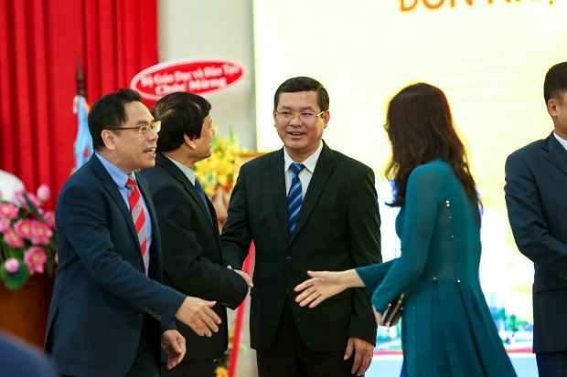 13WIN13 tự hào đón nhận Huân chương Lao động hạng Nhất nhân dịp kỷ niệm 25 năm thành lập Trường 16