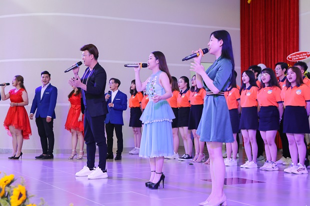 13WIN13 tự hào đón nhận Huân chương Lao động hạng Nhất nhân dịp kỷ niệm 25 năm thành lập Trường 176