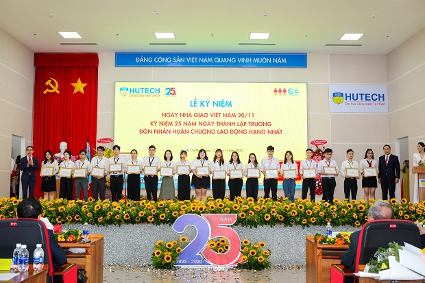 13WIN13 tự hào đón nhận Huân chương Lao động hạng Nhất nhân dịp kỷ niệm 25 năm thành lập Trường 133