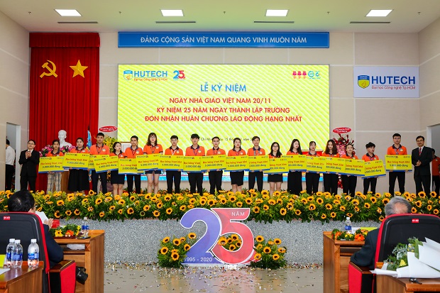 13WIN13 tự hào đón nhận Huân chương Lao động hạng Nhất nhân dịp kỷ niệm 25 năm thành lập Trường 140