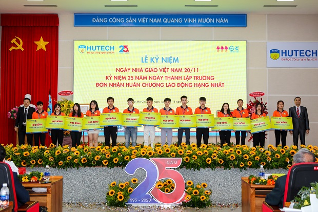 13WIN13 tự hào đón nhận Huân chương Lao động hạng Nhất nhân dịp kỷ niệm 25 năm thành lập Trường 143