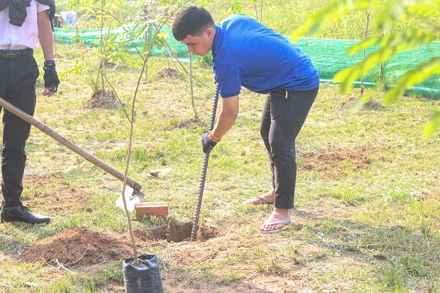 Chiến sĩ Xuân tình nguyện 13WIN13 2021 phủ xanh khuôn viên trường 33