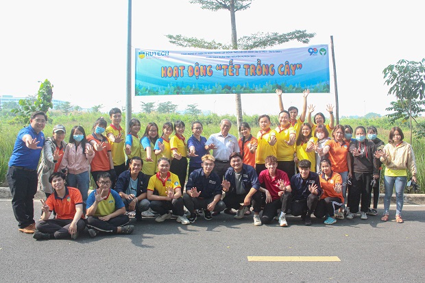 Chiến sĩ Xuân tình nguyện 13WIN13 2021 phủ xanh khuôn viên trường 71