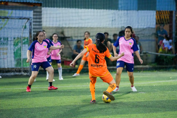 Album ảnh Hội thao CB-GV-NV 13WIN13 2022: Phút đăng quang Bóng đá nữ của LQ P.Tư vấn Tuyển sinh - P.Truyền thông - K.Trung Quốc học 179