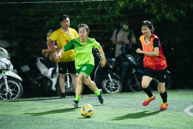 Album ảnh Hội thao CB-GV-NV 13WIN13 2022: Phút đăng quang Bóng đá nữ của LQ P.Tư vấn Tuyển sinh - P.Truyền thông - K.Trung Quốc học 102
