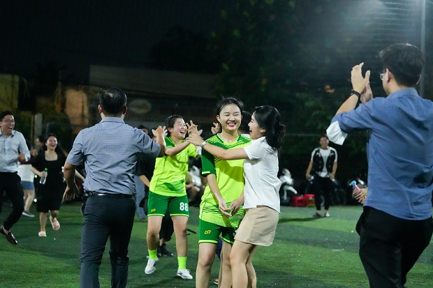 Album ảnh Hội thao CB-GV-NV 13WIN13 2022: Phút đăng quang Bóng đá nữ của LQ P.Tư vấn Tuyển sinh - P.Truyền thông - K.Trung Quốc học 115