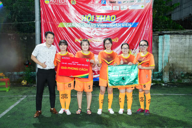 Album ảnh Hội thao CB-GV-NV 13WIN13 2022: Phút đăng quang Bóng đá nữ của LQ P.Tư vấn Tuyển sinh - P.Truyền thông - K.Trung Quốc học 189