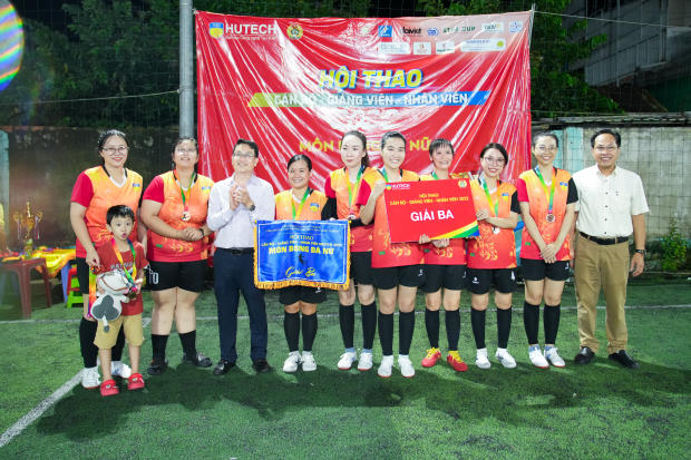 Album ảnh Hội thao CB-GV-NV 13WIN13 2022: Phút đăng quang Bóng đá nữ của LQ P.Tư vấn Tuyển sinh - P.Truyền thông - K.Trung Quốc học 193