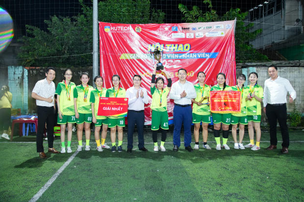 Album ảnh Hội thao CB-GV-NV 13WIN13 2022: Phút đăng quang Bóng đá nữ của LQ P.Tư vấn Tuyển sinh - P.Truyền thông - K.Trung Quốc học 201