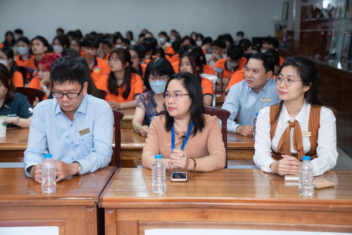 13Win 21 link không chặn Khoa Tài chính - Thương mại tìm hiểu về cơ hội phát triển trong thời kỳ chuyển đổi số 31