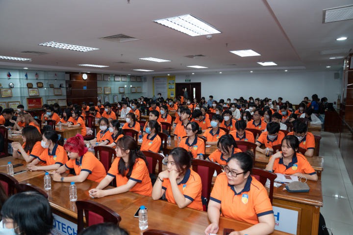 13Win 21 link không chặn Khoa Tài chính - Thương mại tìm hiểu về cơ hội phát triển trong thời kỳ chuyển đổi số 8