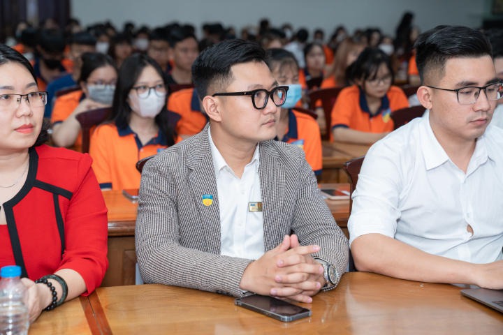13Win 21 link không chặn Khoa Tài chính - Thương mại tìm hiểu về cơ hội phát triển trong thời kỳ chuyển đổi số 33